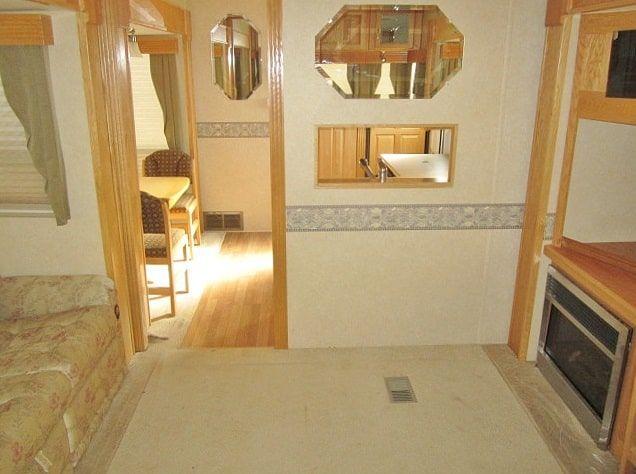 USED 2005 PETERSON INDUSTRIES EXCEL L33RDO - Jack's Campers